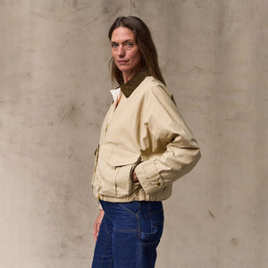 Women's dry wax short work jacket di Filson | Quail tan (Yellow)