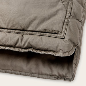 Women's heritage cotton down vest par Filson | Smokey olive (Gray)