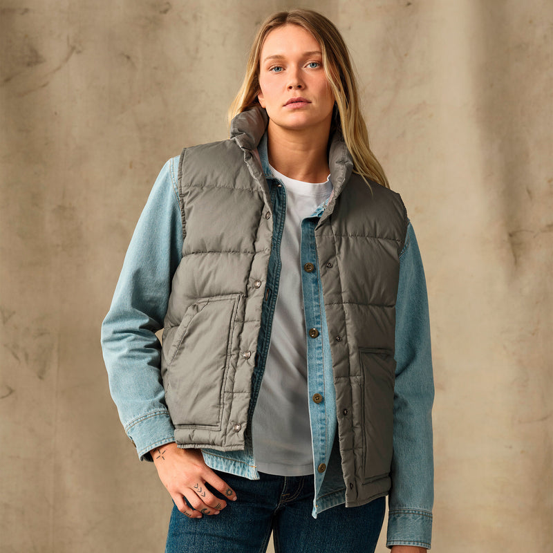 Women's heritage cotton down vest par Filson | Smokey olive (Gray)