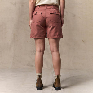 Women's reverse sateen supply shorts par Filson | Mahogany (Pink)