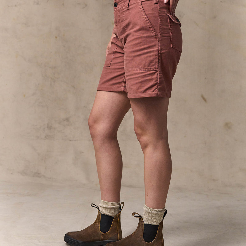 Women's reverse sateen supply shorts par Filson | Mahogany (Pink)