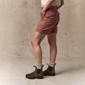 Women's reverse sateen supply shorts par Filson | Mahogany (Pink)