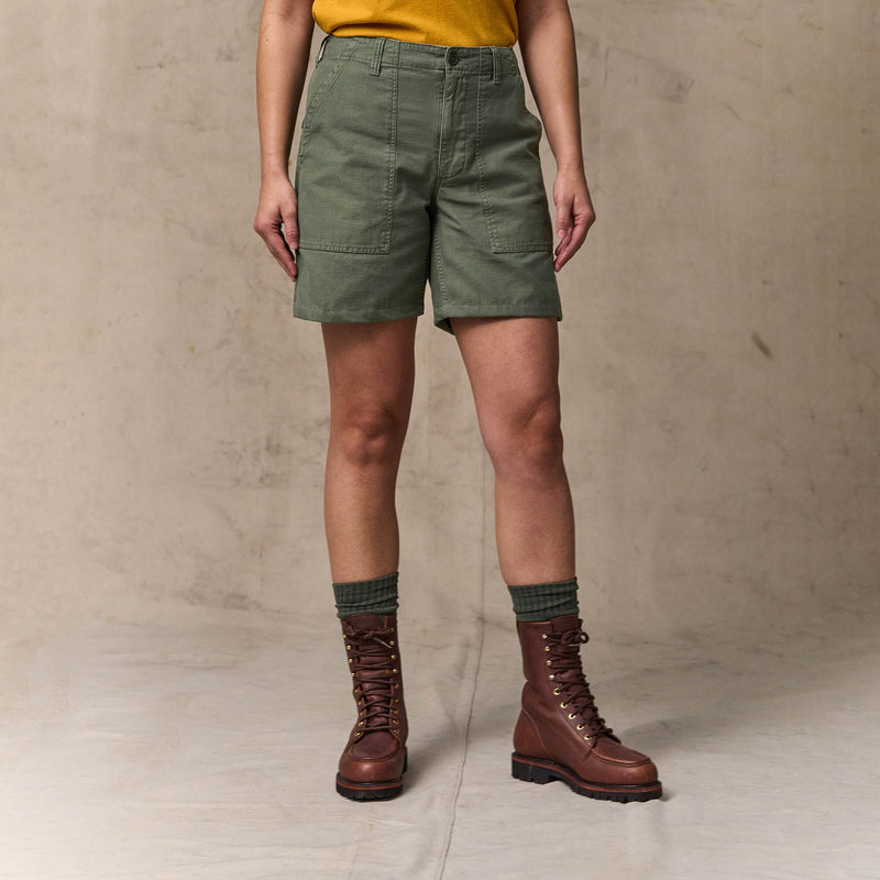 Women's reverse sateen supply shorts par Filson | Service green (Green)