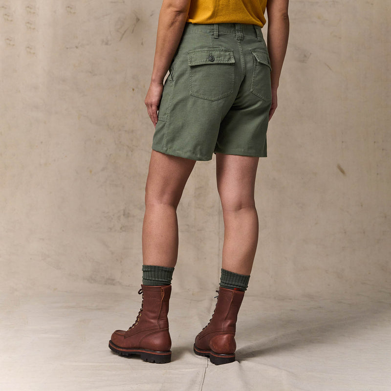 Women's reverse sateen supply shorts par Filson | Service green (Green)