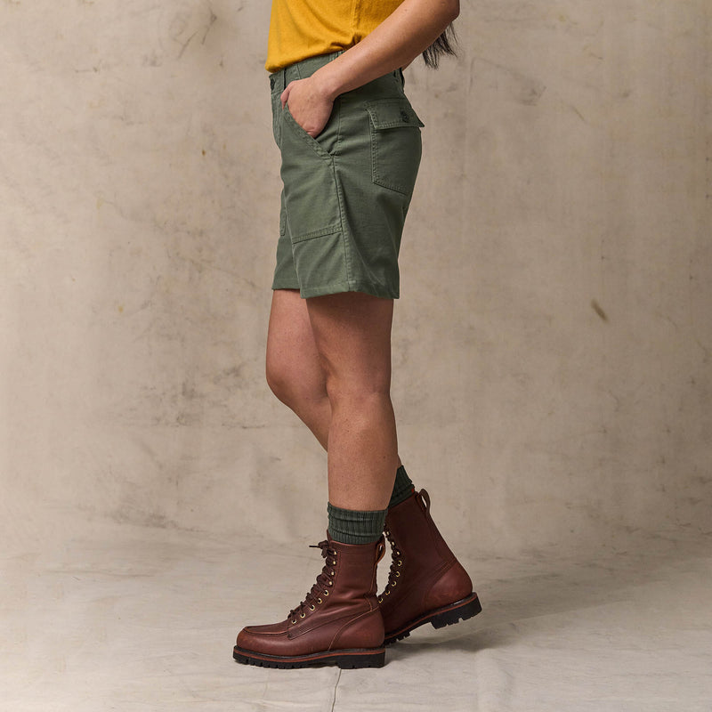 Women's reverse sateen supply shorts par Filson | Service green (Green)