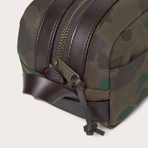 Waxed rugged twill travel kit di Filson | Dark wax shrub camo (Gray)